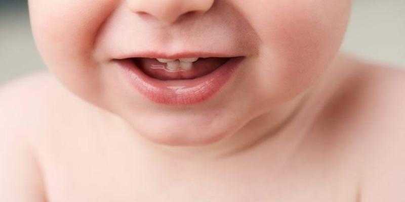 مرحلة التسنين عند الأطفال.. تحديات وآليات تهدئة طبيعية فعالة