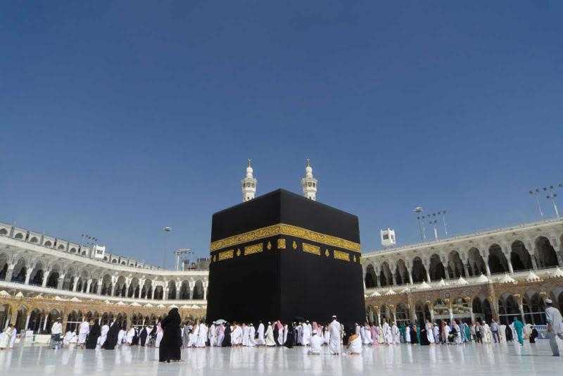 حكم الحج عن الغير، تبرع أم واجب؟