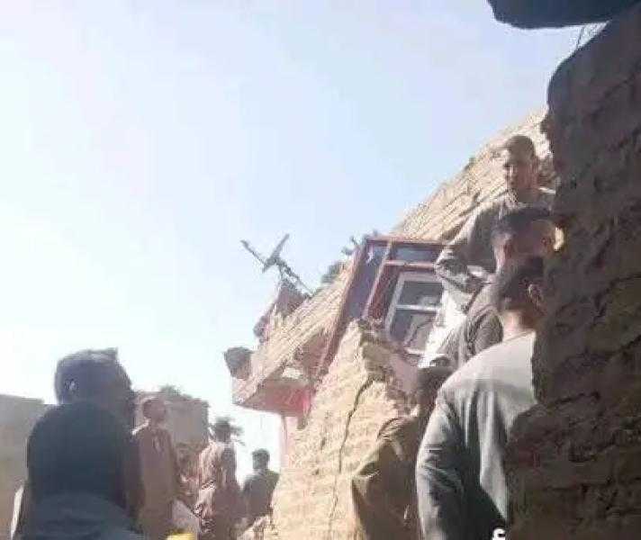 مصرع طفلة إثر انهيار منزل من طابقين في أسيوط