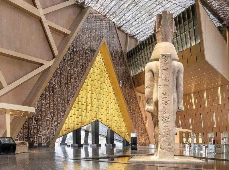 تأجيل افتتاح المتحف المصري الكبير ومتابعة جهود التنمية والطاقة في مصر
